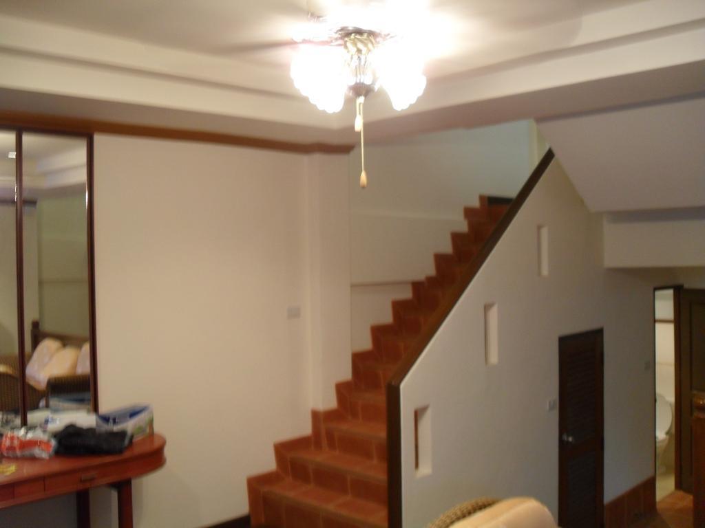 Jon Thaihouse HHQ Cameră foto